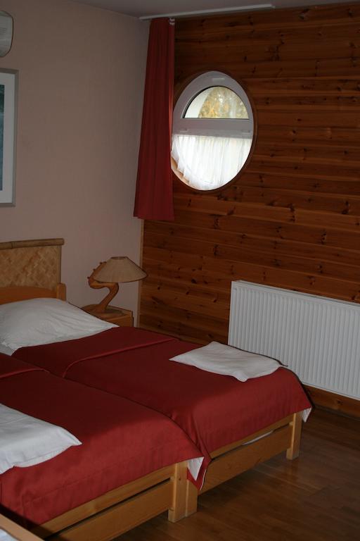 Nautilus Etterem Es Panzio Hotel Dabas Room photo